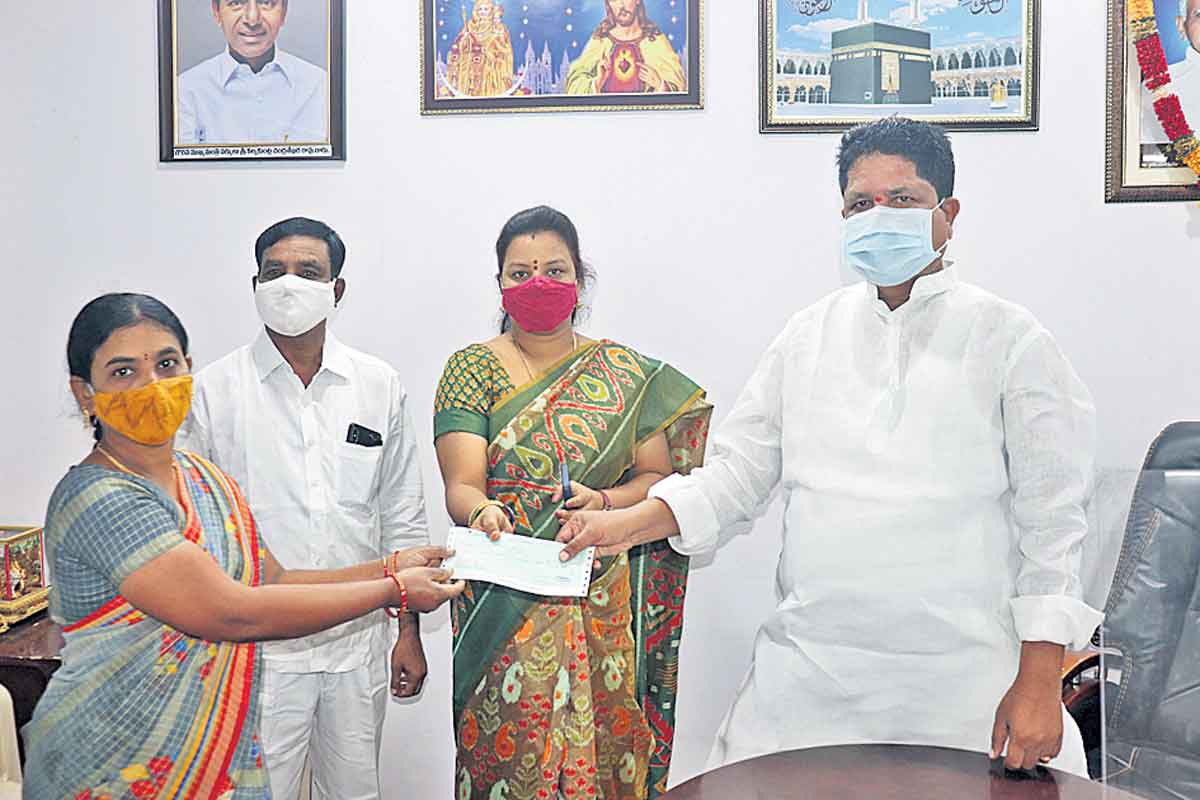 పేదింట్లో పెద్దన్నలా సాయం