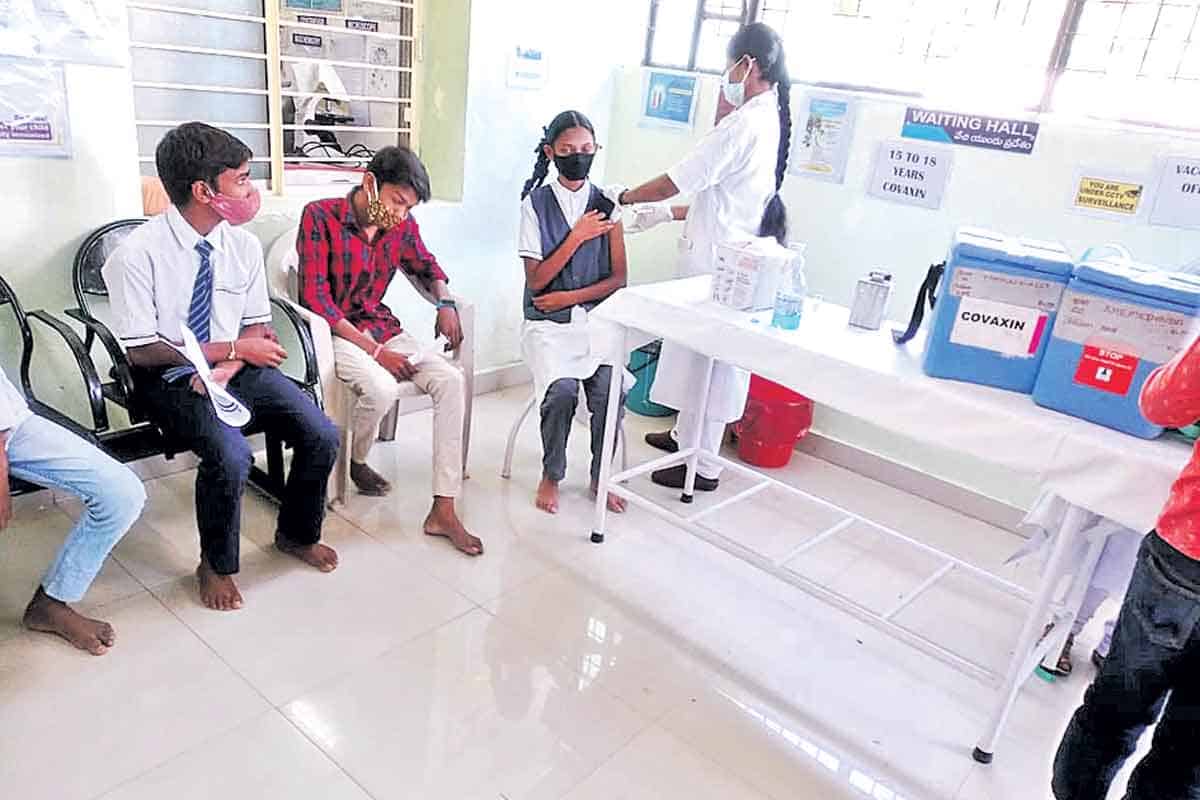 ప్రతి ఒక్కరూ టీకా వేసుకోవాలి