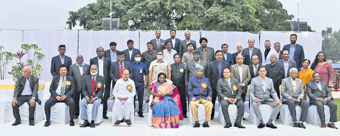 మాస్కు ఉంటేనే..నుమాయిష్‌లోకి!