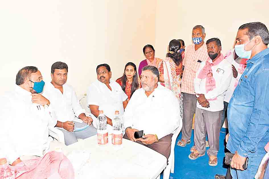 దొంగచాటుగా శిలాఫలకాల ఆవిష్కరణ