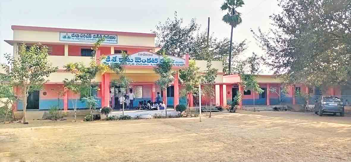 పేద పిల్లలకు వరం ఇంగ్లిష్‌ మీడియం