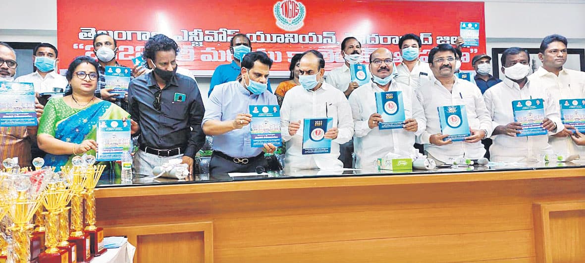 ప్రభుత్వ పథకాల అమలులో ఉద్యోగుల పాత్ర అమోఘం