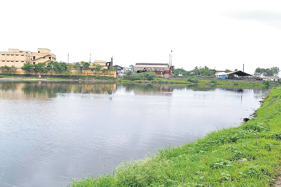 చెరువుల బాధ్యత బిల్డర్లదే