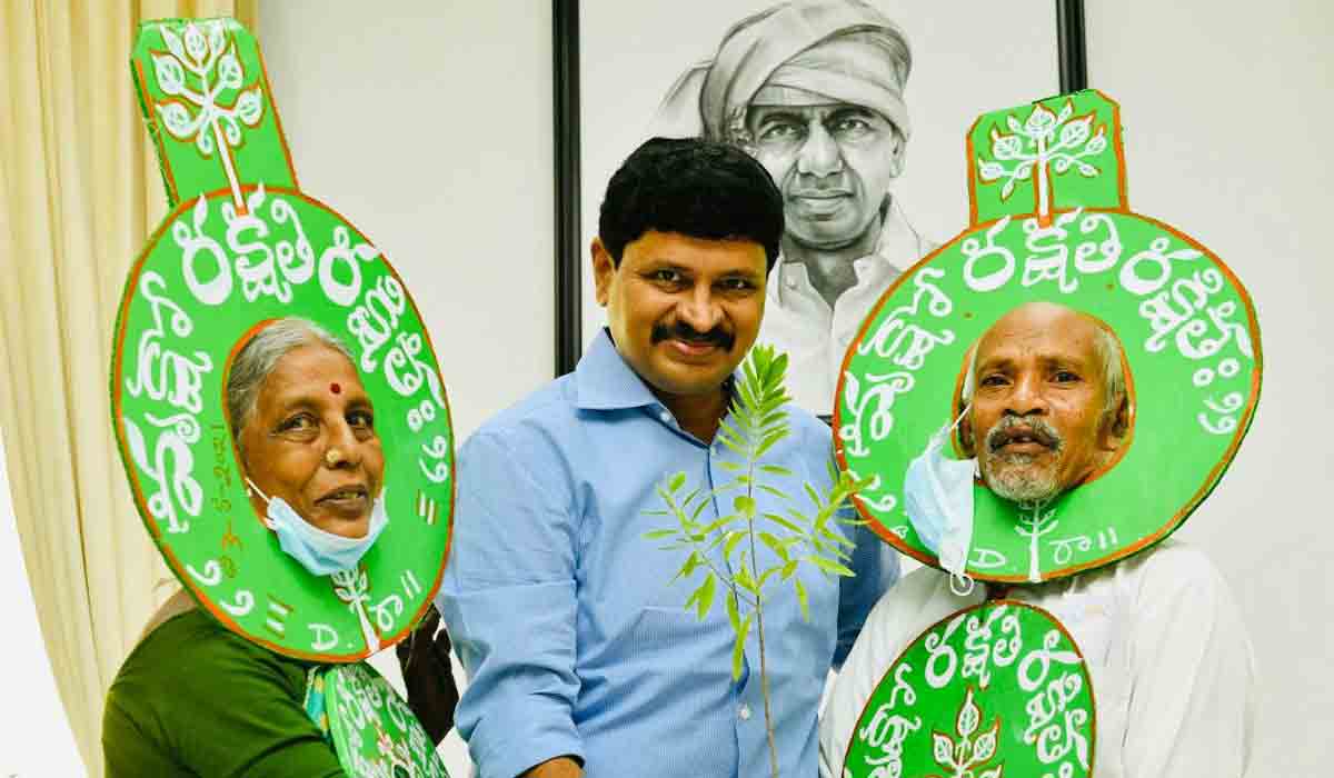 వ‌న‌జీవి రామ‌య్య కీల‌క ప్ర‌క‌ట‌న‌.. హ‌రిత‌నిధికి 20 ట‌న్నుల ఎర్ర‌చంద‌నం చెట్లు