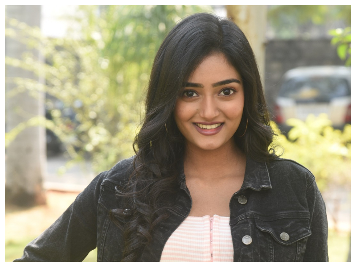 Hrithika Srinivas | హ్రితిక శ్రీనివాస్ గ్లామరస్ ఫొటోస్..