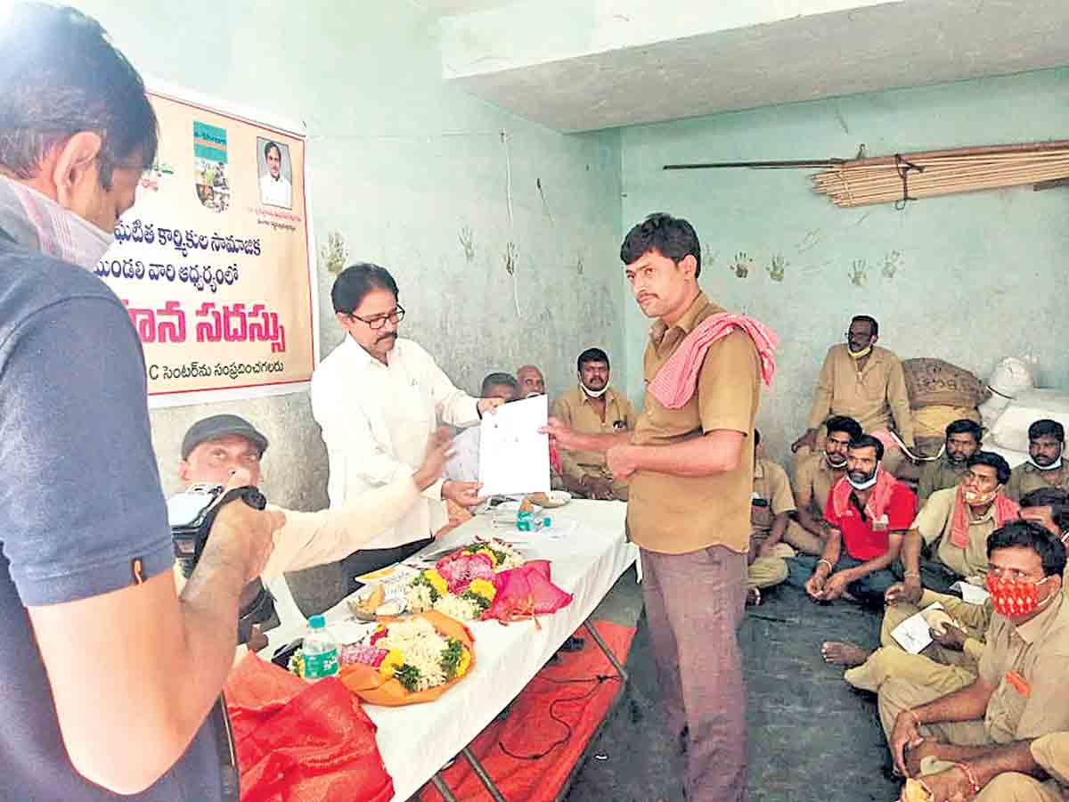 కార్మికులకు ఈ శ్రమ్‌ భరోసా..