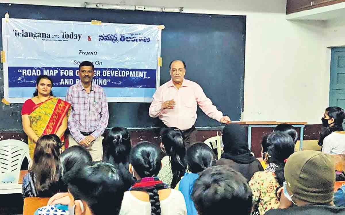 విద్యార్థులు ఏకాగ్రతతో చదవాలి