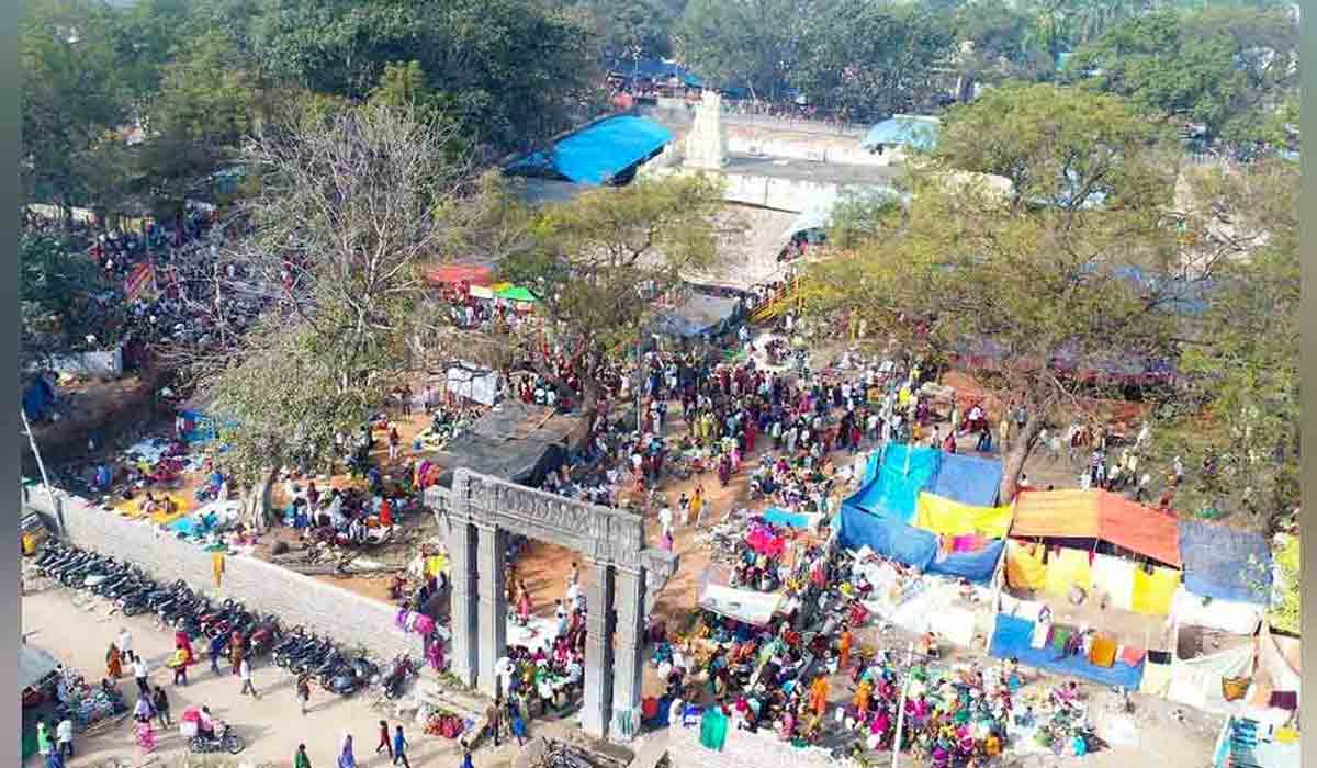 రెండు డోసుల వ్యాక్సిన్ వేసుకుంటేనే ఐన‌వోలు జాత‌ర‌కు అనుమ‌తి