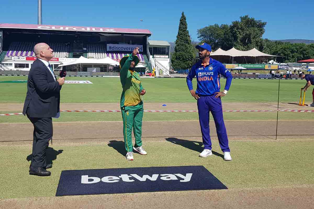 SAvIND-3rdODI: టాస్ గెలిచి ఫీల్డింగ్ ఎంచుకున్న భార‌త్‌