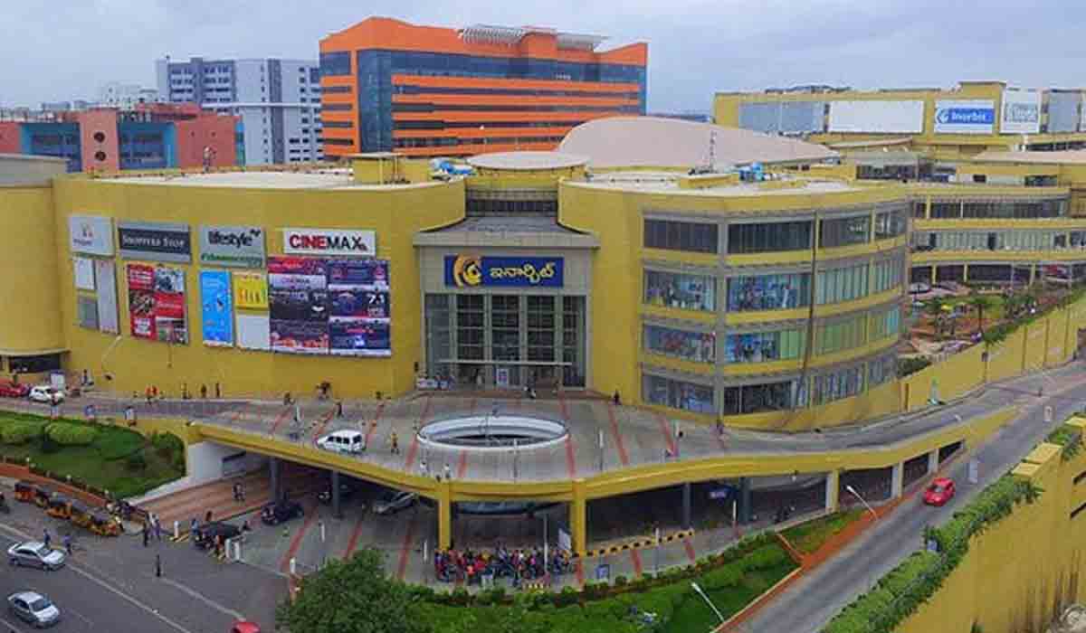 ఇనార్బిట్‌మాల్‌లో ఉచిత వ్యాక్సినేష‌న్ క్యాంప్