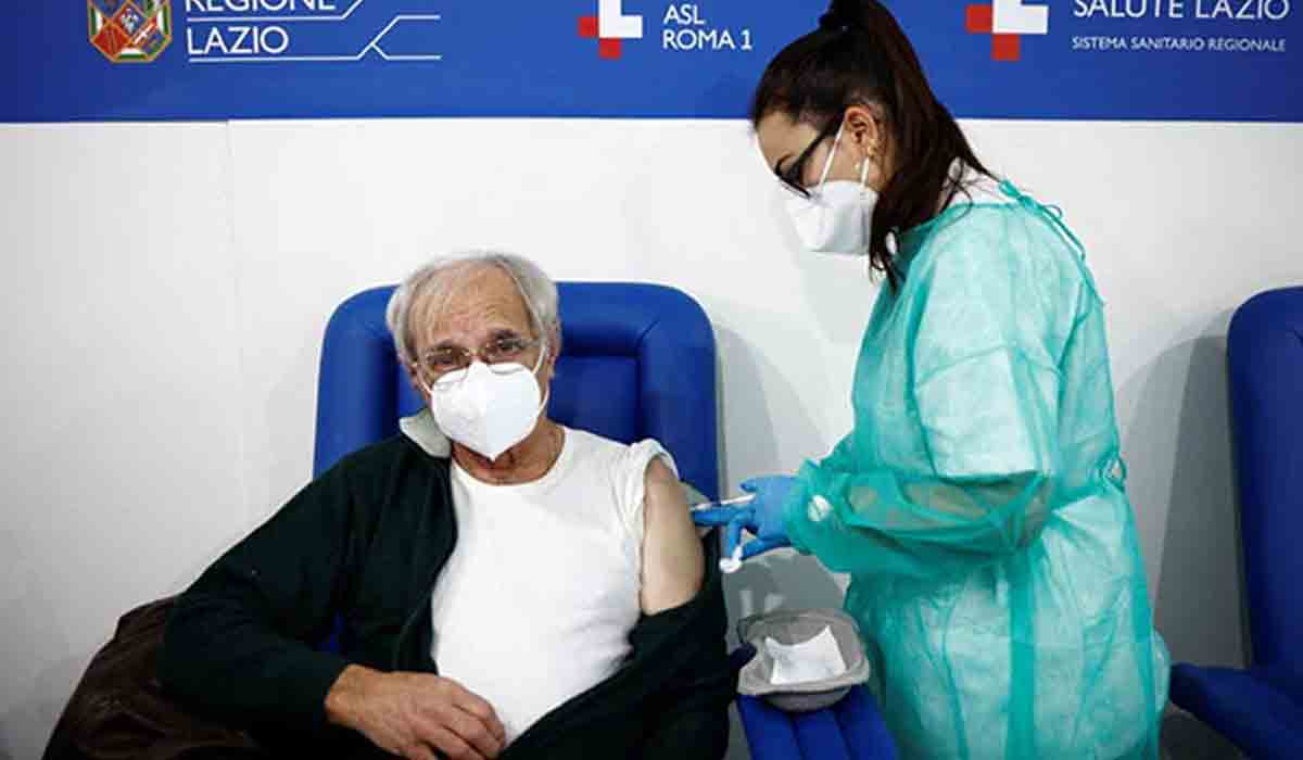 50 ఏండ్లు నిండినవారికి వ్యాక్సిన్‌ తప్పనిసరి