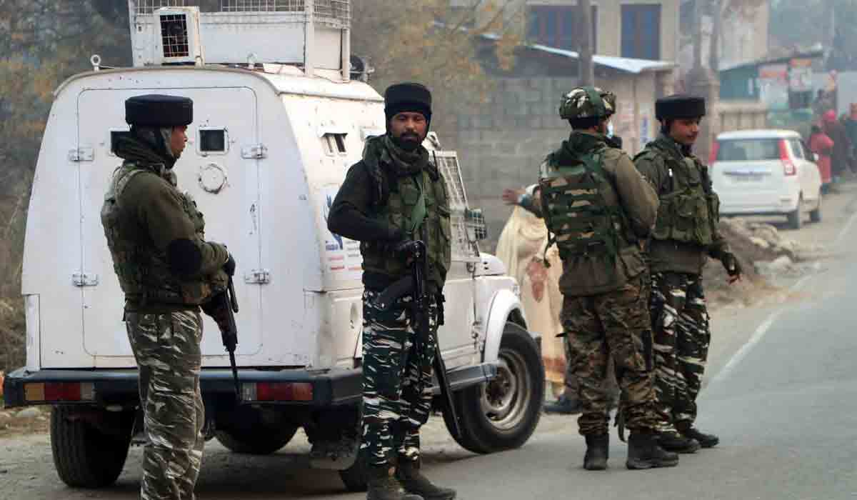 జమ్ముకశ్మీర్‌లో ఎన్‌కౌంటర్‌.. జైషే కమాండర్‌ సహా ఐదుగురు ఉగ్రవాదులు హతం