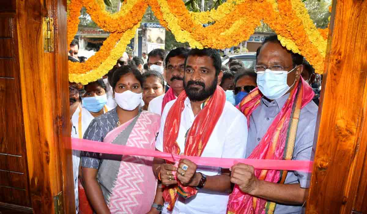 గ్రంథాలయాలు విజ్ఞాన భాండ‌గారాలు : మంత్రి శ్రీనివాస్ గౌడ్