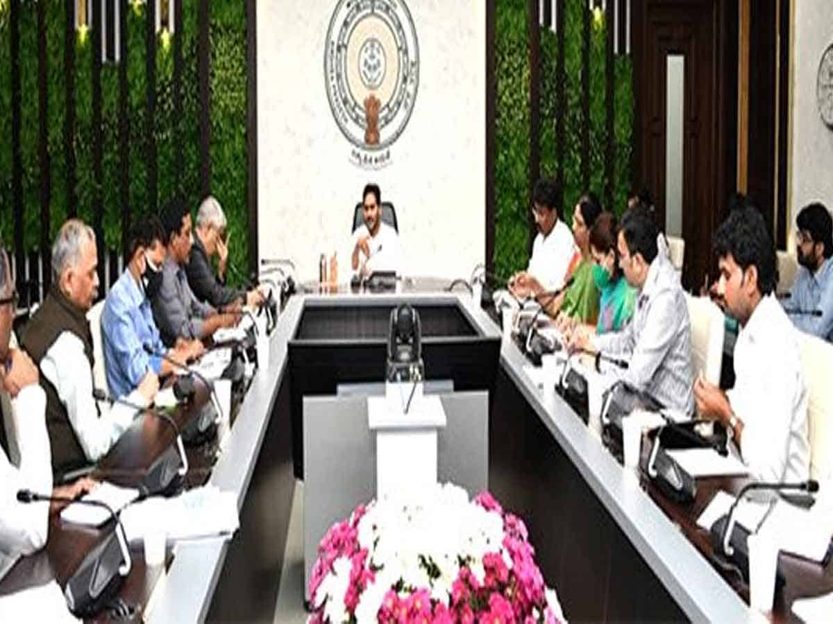 వేసవిలో మూడో విడత జగనన్న విద్యాకానుక