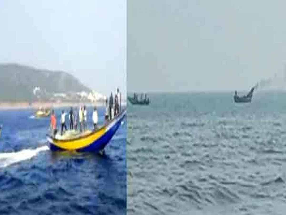 రింగ్‌ వలల వివాదం.. తిండి పెట్టే బోట్లకు నిప్పు