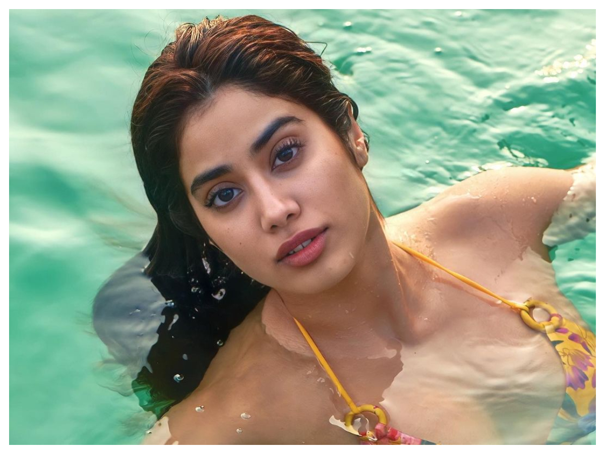 Janhvi Kapoor | బికినీలో జాన్వీ క‌పూర్‌ జ‌ల‌కాలాటలు..