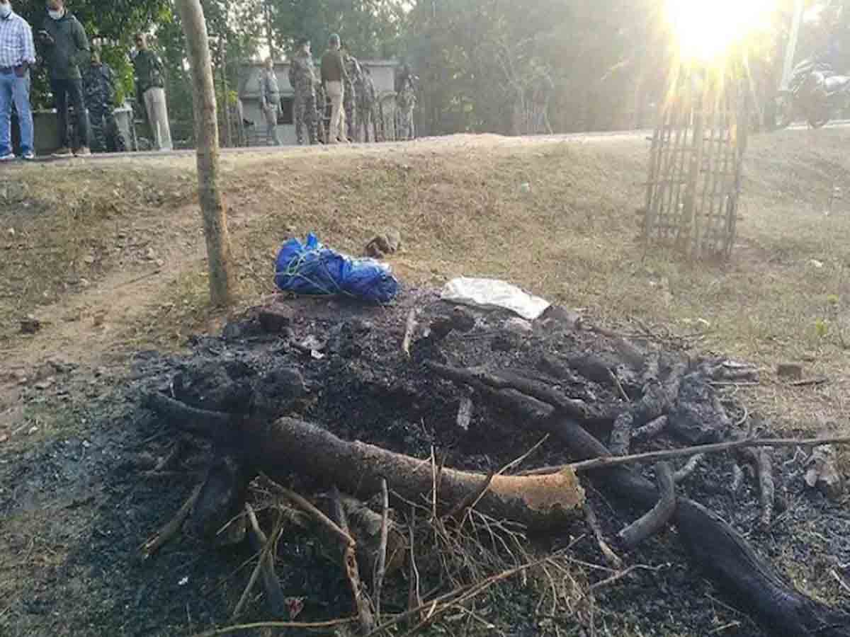 చెట్లను నరికినందుకు.. యువకుడ్ని కొట్టి చంపారు
