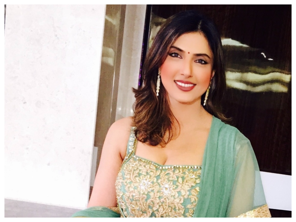 Jyoti Saxena | జ్యోతి సక్సేనా స్టన్నింగ్ ఫొటో షూట్..