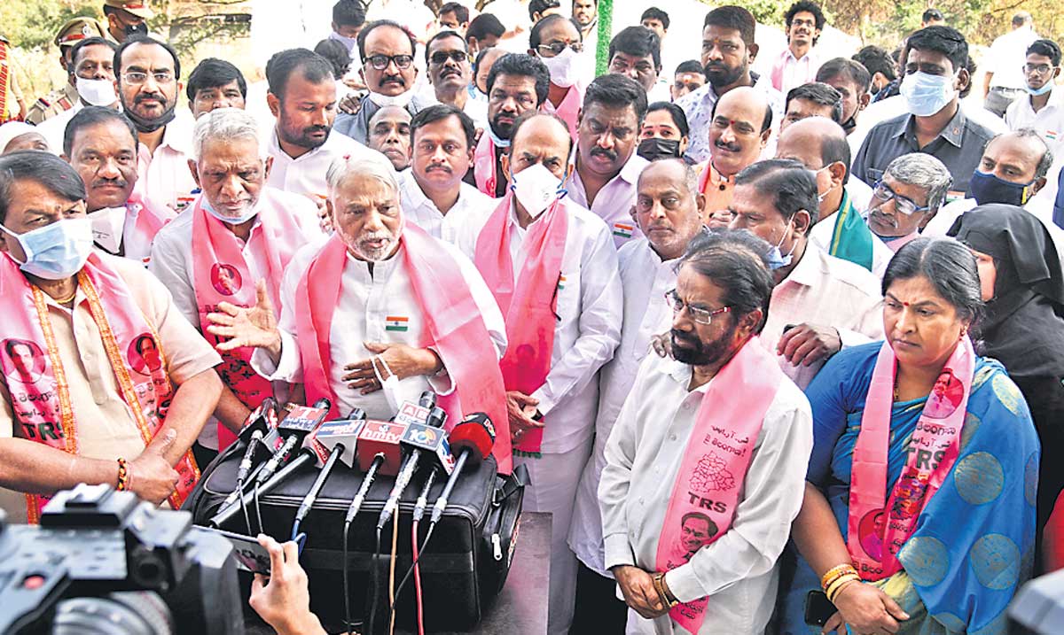 బీజేపీ నుంచి దేశాన్ని రక్షించుకోవాలి