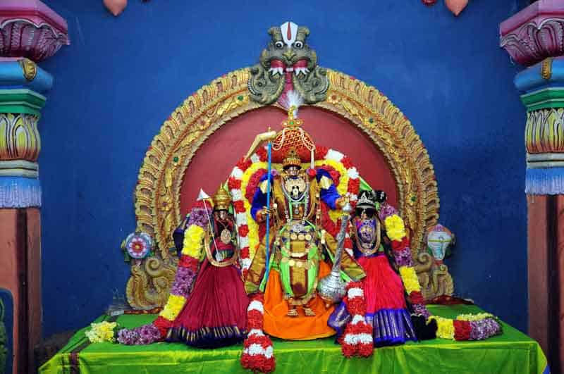 రారండోయ్‌ వేడుక చూద్దాం..