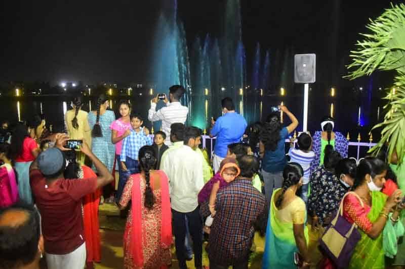 ఉమ్మడి జిల్లాలో ఆనందోత్సహాలతో న్యూ ఇయర్‌ వేడుకలు