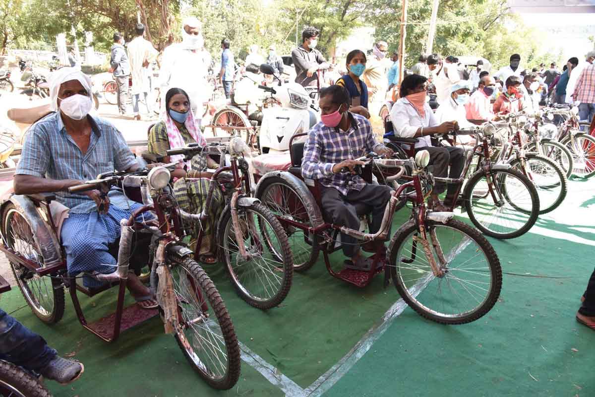 దివ్యాంగులకు గౌరవం