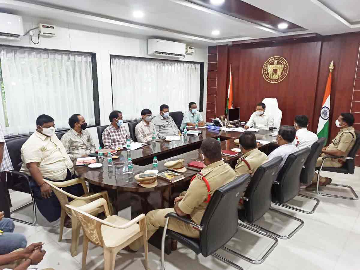 ఫుట్‌పాత్‌ ఆక్రమణలను తొలగించాలి