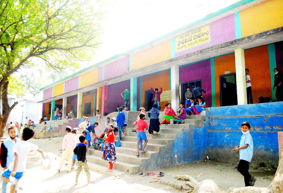 సకల హంగుల గాంధీ బడి