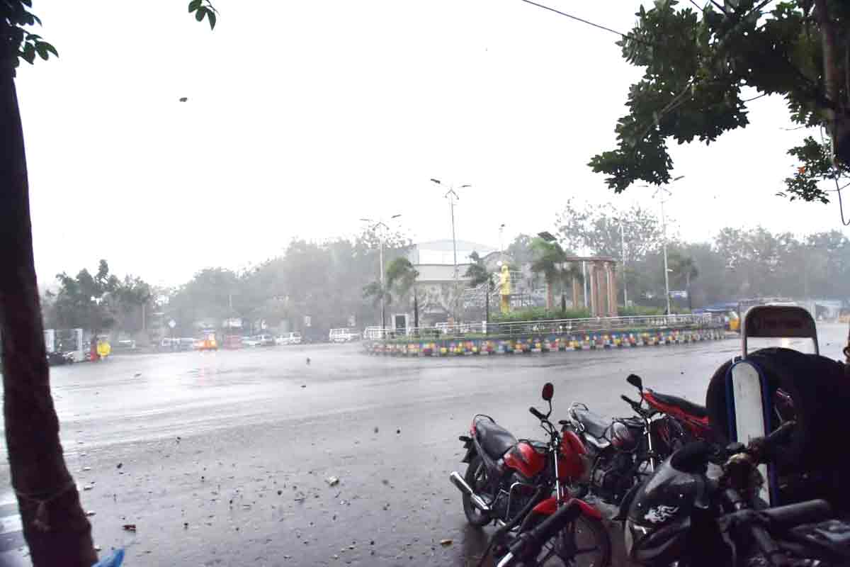 జిల్లాలో భారీ వర్షం