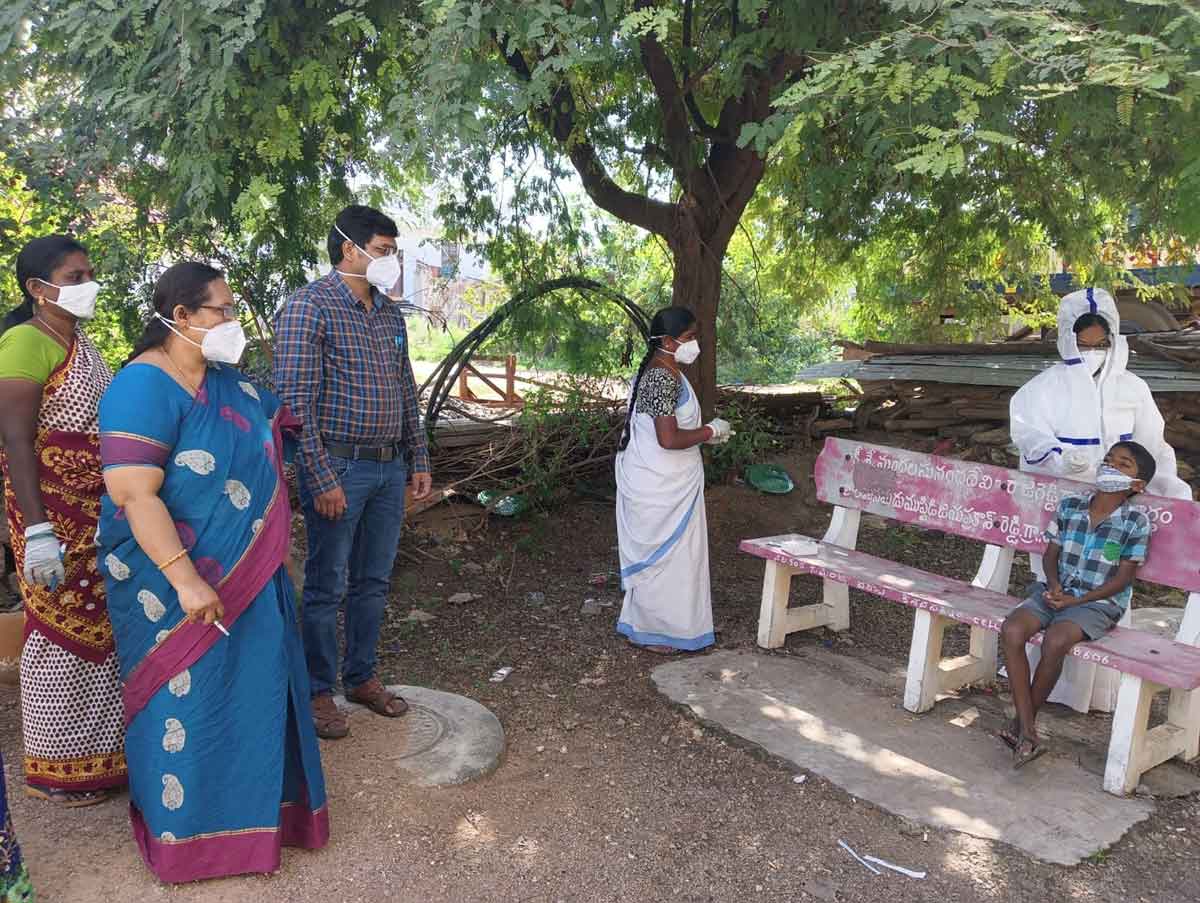 అందరి సహకారంతోనే కరోనా కట్టడి