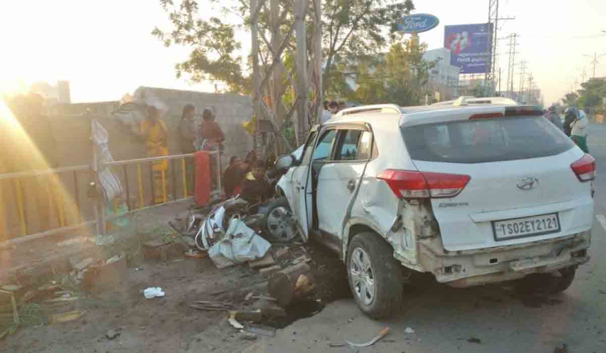 కరీంనగర్‌లో కారు బీభత్సం.. నలుగురు మహిళలు మృతి