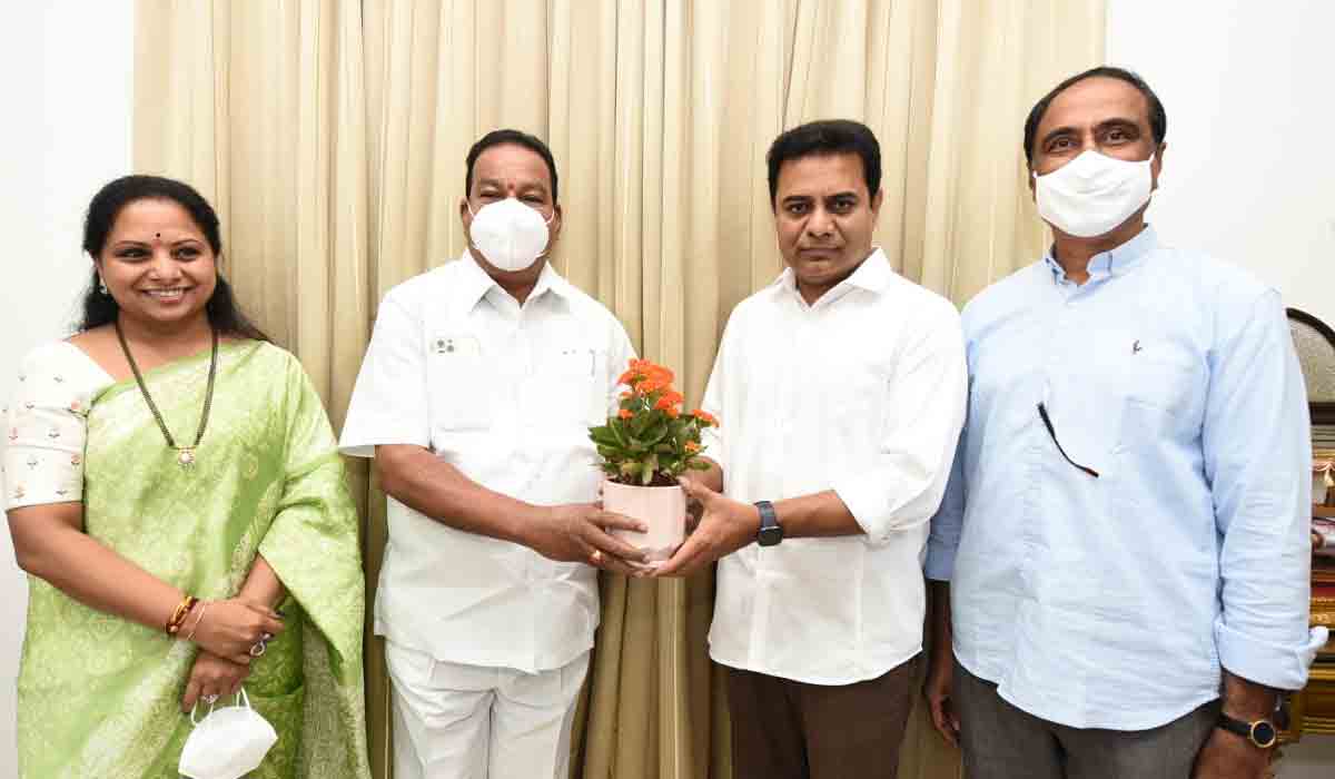 మంత్రి కేటీఆర్‌తో జ‌గిత్యాల‌, కామారెడ్డి జిల్లాల టీఆర్ఎస్ అధ్య‌క్షులు భేటీ