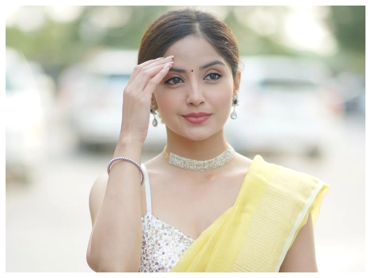 Kashmira Pardesi | క్యూట్‌ లుక్స్‌లో కాశ్మీరా పరదేశి…