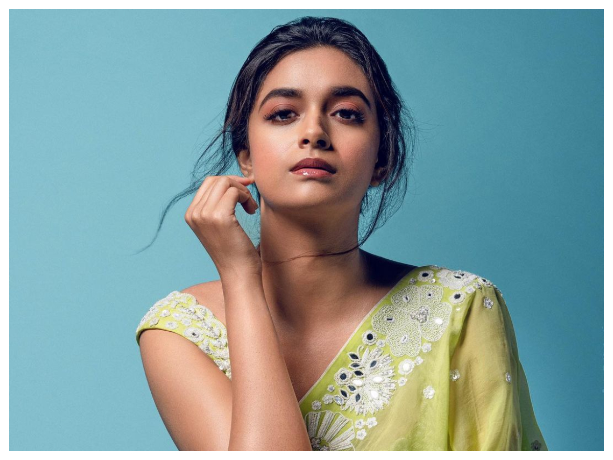 Keerthy Suresh | చిలుక పచ్చని చీరకట్టిన అందాల కీర్తి సురేష్..