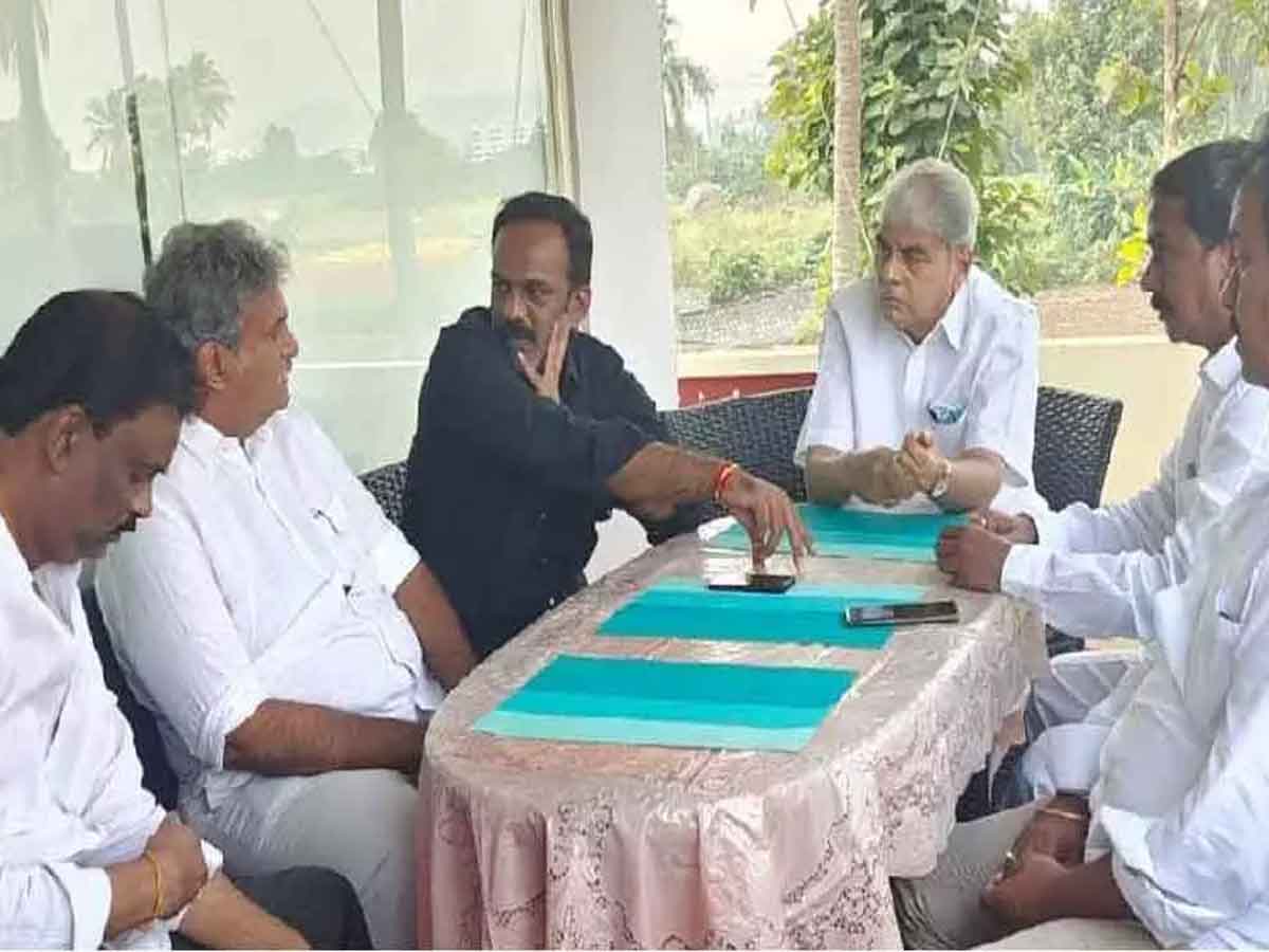 రాధాతో కేశినేని నాని భేటీ.. అప్రమత్తంగా ఉండాలని సూచన