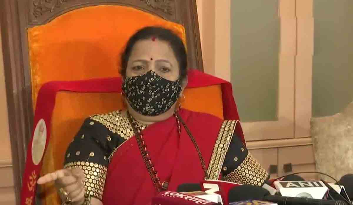 Kishori Pednaker: రోజువారీ కొవిడ్ కేసులు 20 వేలు దాటితే సిటీలో లాక్‌డౌనే..!