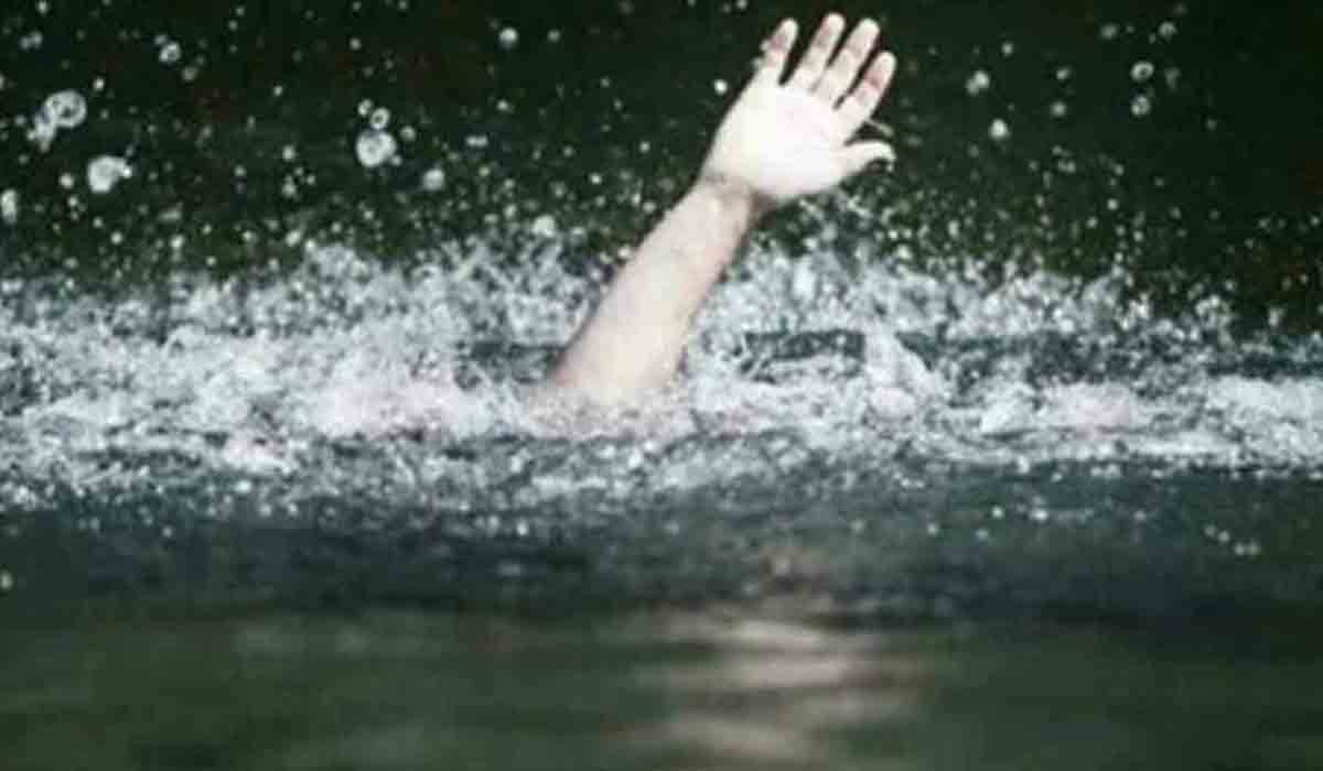 కృష్ణా నదిలో ఇద్దరు యువకుల మృతదేహాలు లభ్యం