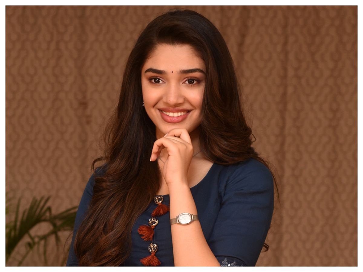 Krithi Shetty | కృతి శెట్టి గ్లామరస్ ఫొటోలు..