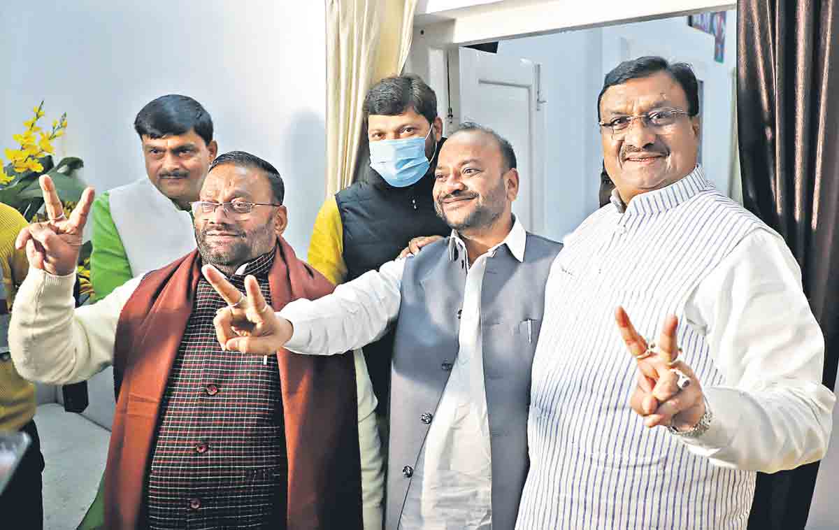 యూపీ బీజేపీకి 3 రోజుల్లో 10 మంది నేతలు  గుడ్‌బై