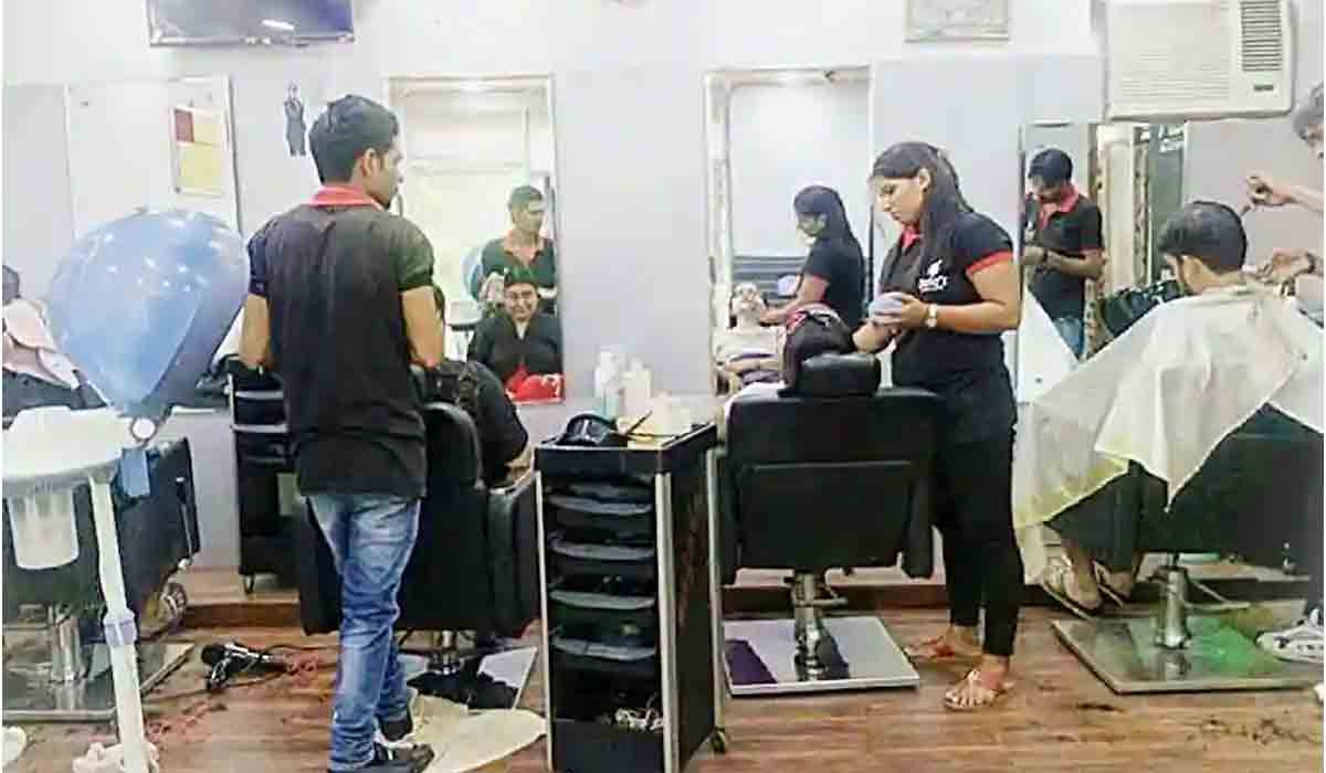 Maharastra | 50 శాతం కెపాసిటీతో న‌డుపుకోండి.. ఉత్త‌ర్వుల‌ను స‌వ‌రించుకున్న ఉద్ధ‌వ్ స‌ర్కార్‌