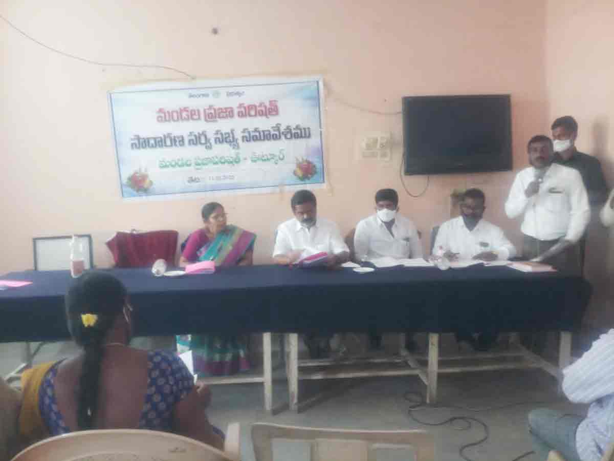 అధికారులు ప్రజలకు జవాబుదారీగా ఉండాలి