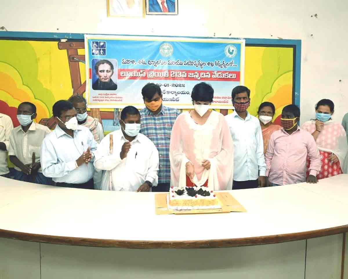 అక్షర జ్యోతి వెలిగించిన మహావ్యక్తి