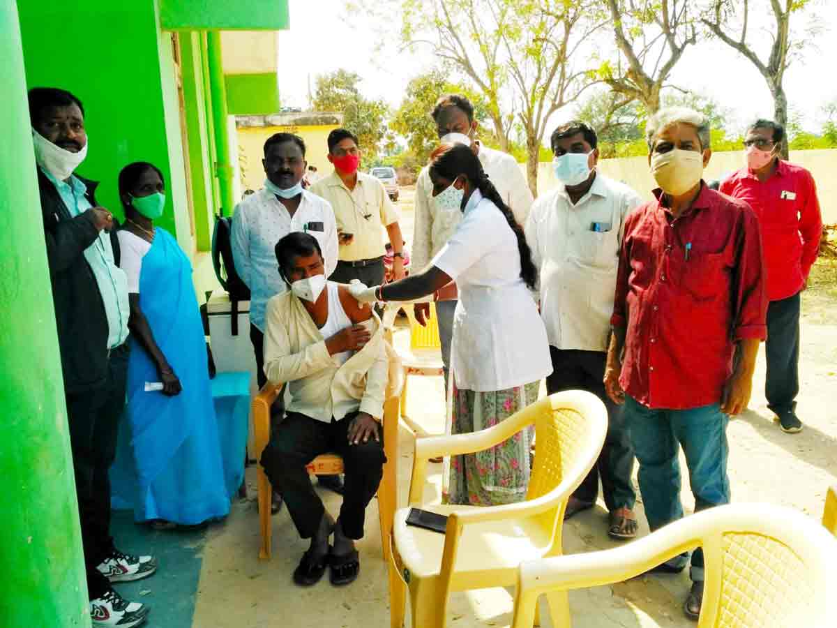 అర్హులందరికీ బూస్టర్‌ డోస్‌ వ్యాక్సిన్‌