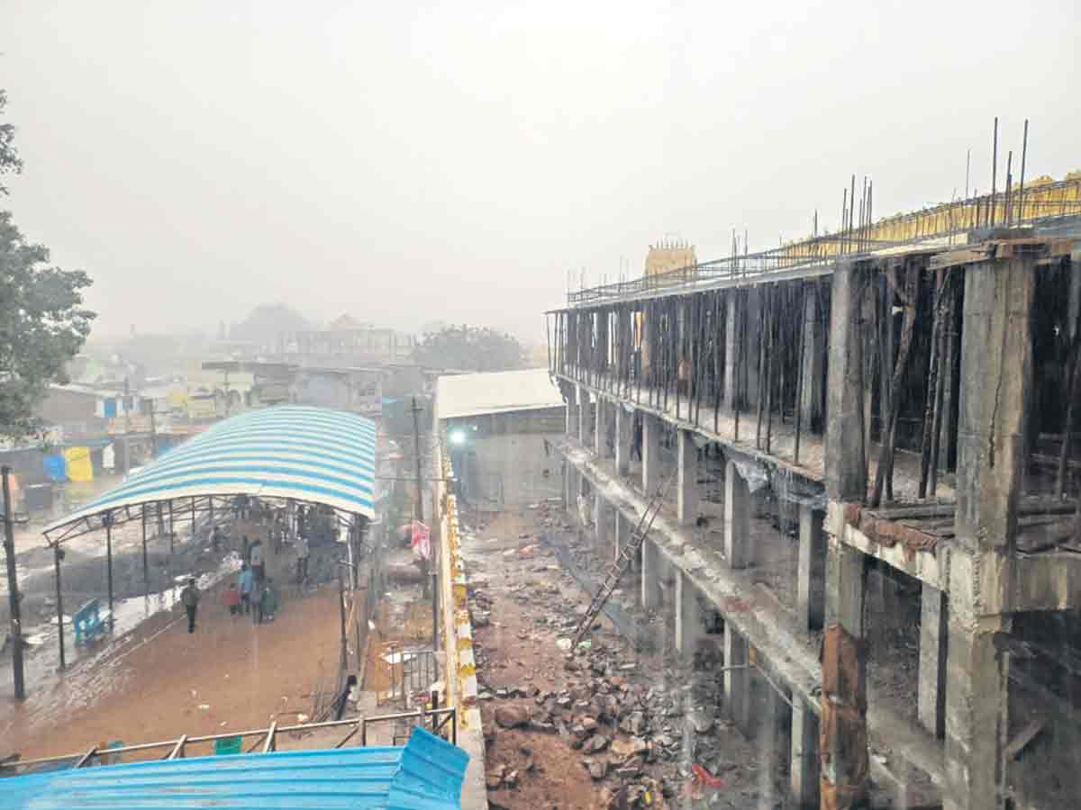 జిల్లాలో పలుచోట్ల భారీ వర్షం