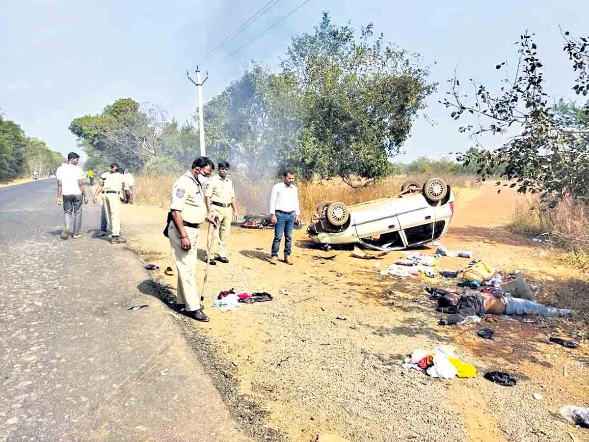 అతివేగం నలుగురిని బలిగొంది