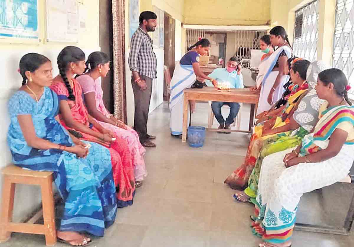 వేతనాల పెంపు పై ఆశవర్కర్ల హర్షం