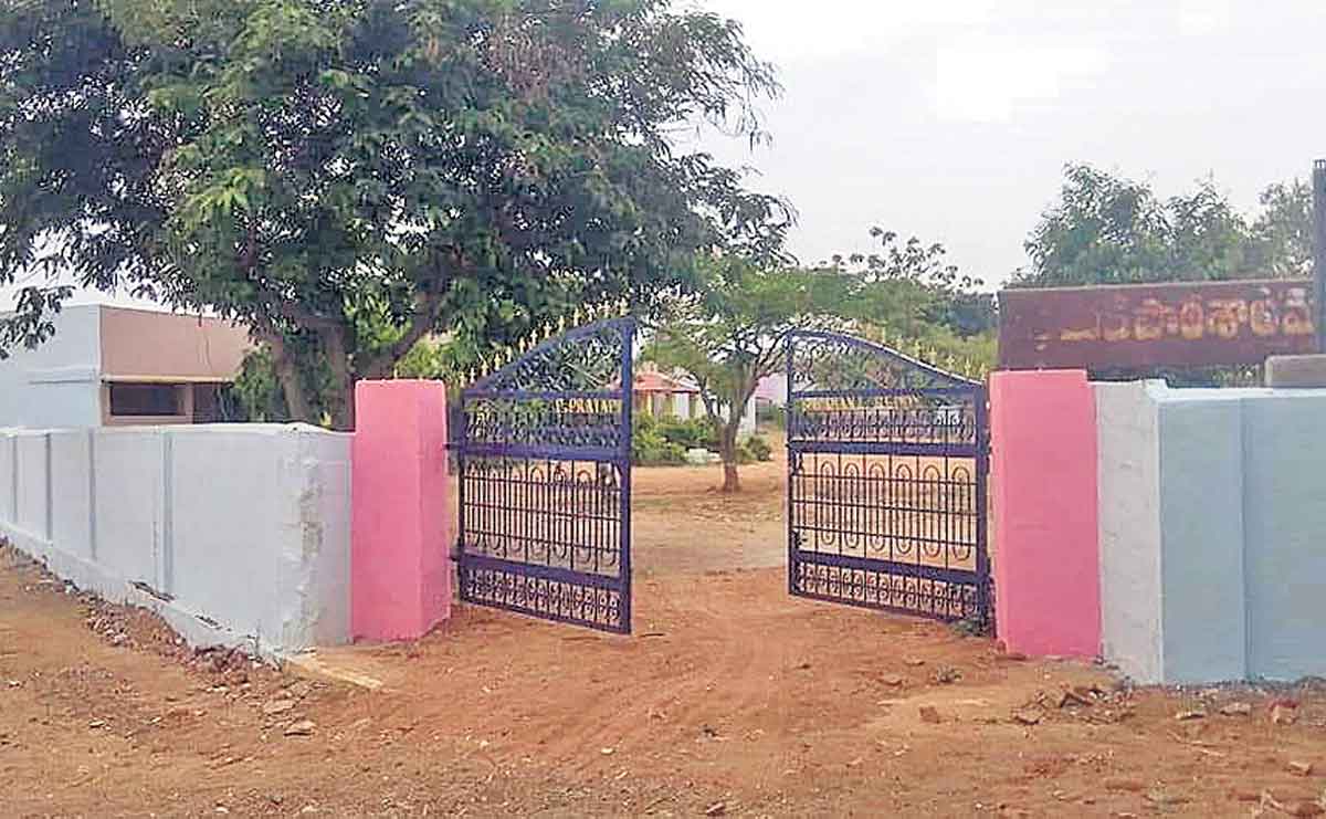 చదువుకున్న బడి అభివృద్ధికి చేయూత