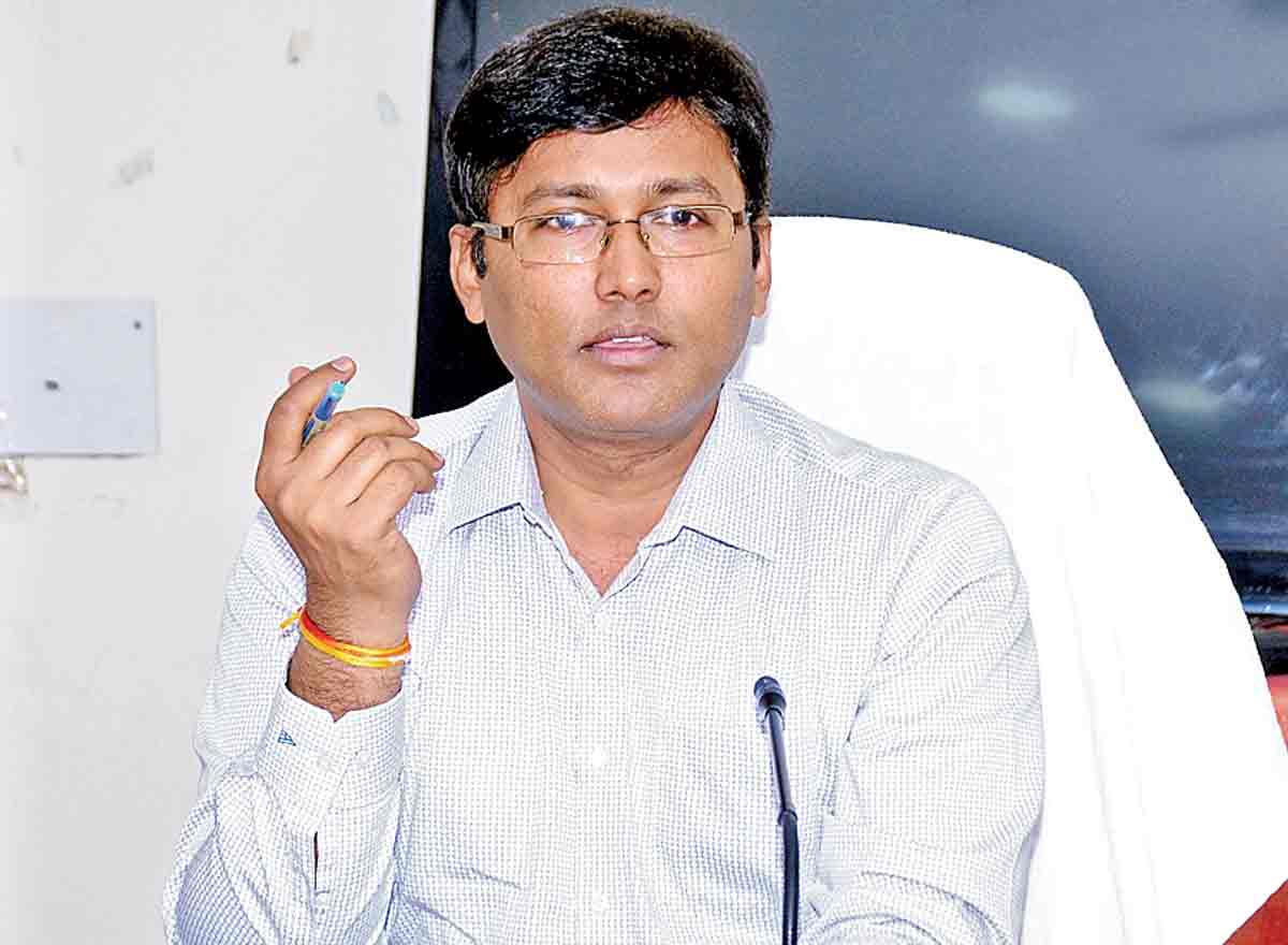 ‘రెవెన్యూ’లో బదిలీల కోలాహలం