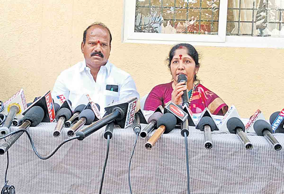 బురదజల్లే రాజకీయాలు మానుకోండి