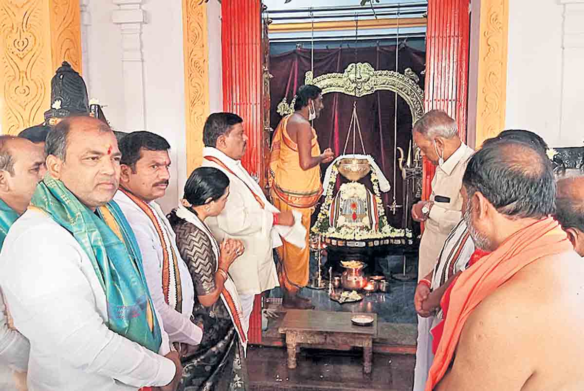 ప్రజలందరూ ఆయురారోగ్యాలతో ఉండాలి